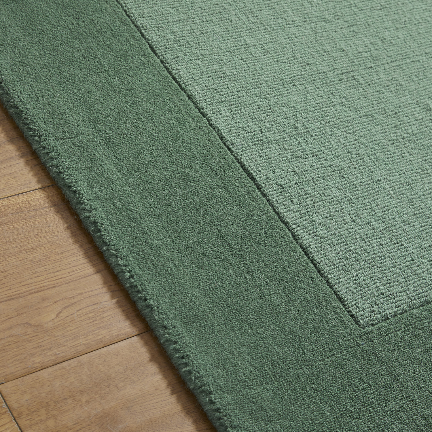 COLOURS_GREEN_CLOSE_UP.jpg