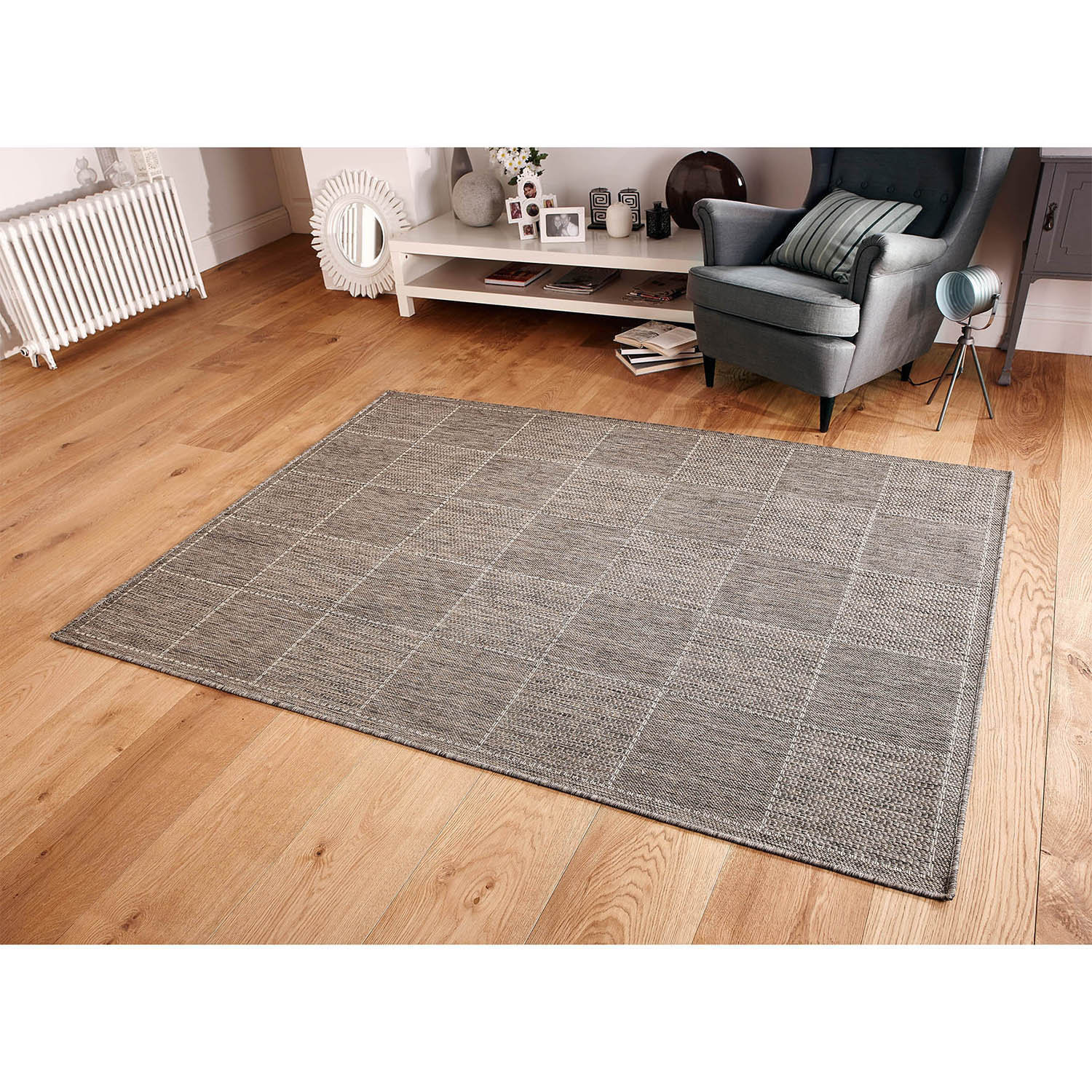 Checked_Flatweave_Grey_Roomshot.jpg