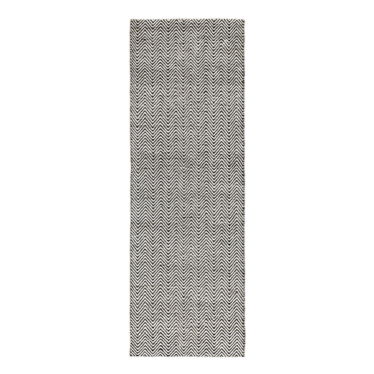 Ives_Black_White_Runner.jpg
