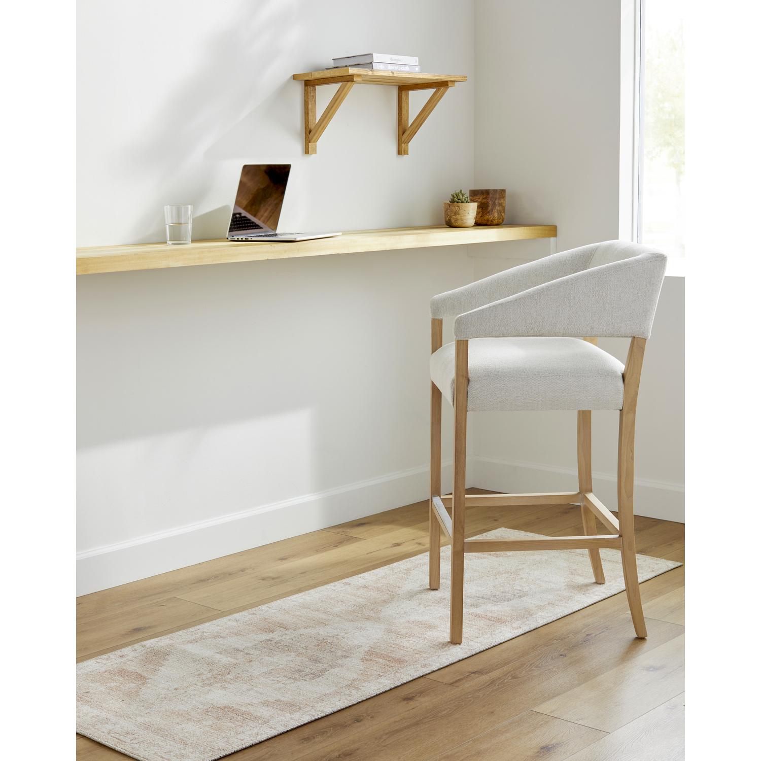 bonc2301Runner-roomscene_201