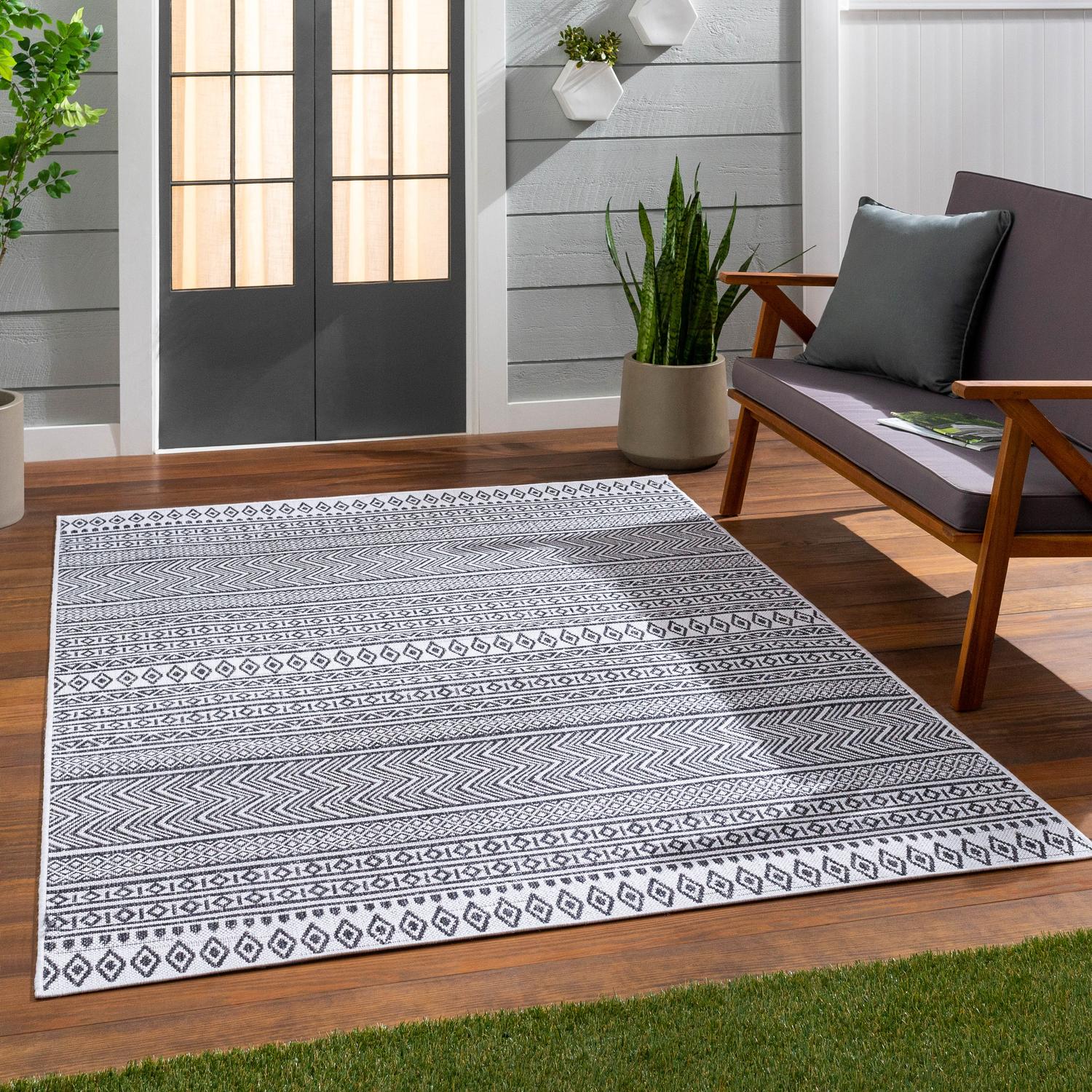 eag2345Outdoor-roomscene_201